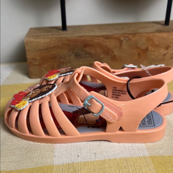 Harper Canyon Kids Peach Character Sandals - Picture 3 of 9